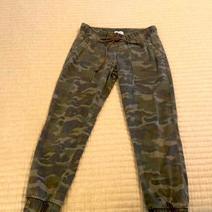 Bella Dahl Camo Jogger